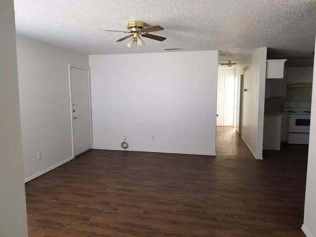 $950 | 1909 South Loop 289, Lubbock, TX 79423