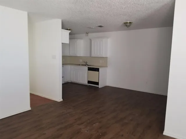 $950 | 1909 South Loop 289, Lubbock, TX 79423