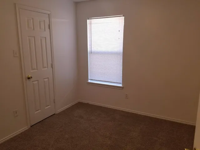 $950 | 1909 South Loop 289, Lubbock, TX 79423