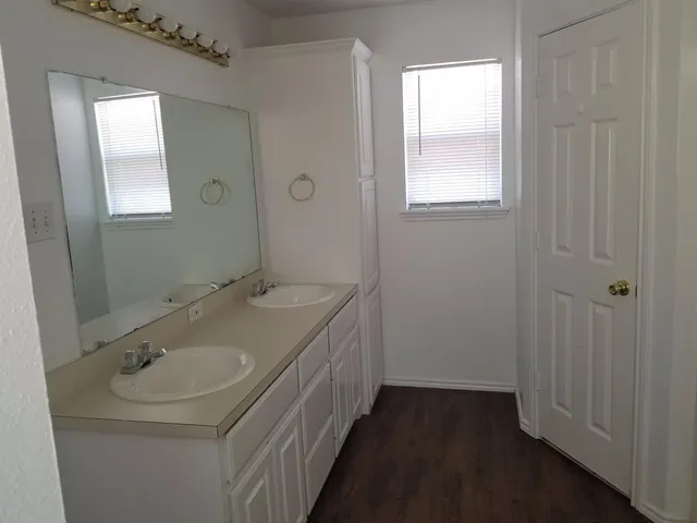 $950 | 1909 South Loop 289, Lubbock, TX 79423