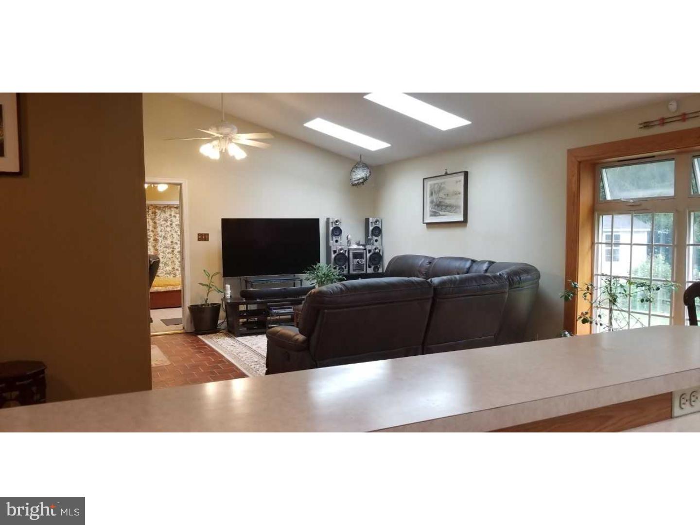 705 Elizabeth Road Abington, PA 19046 - Photo 2 of 9