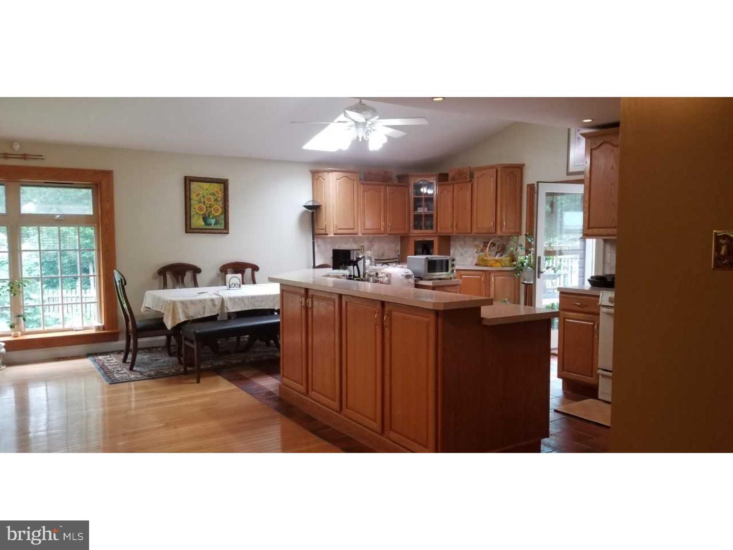 705 Elizabeth Road Abington, PA 19046 - Photo 3 of 9