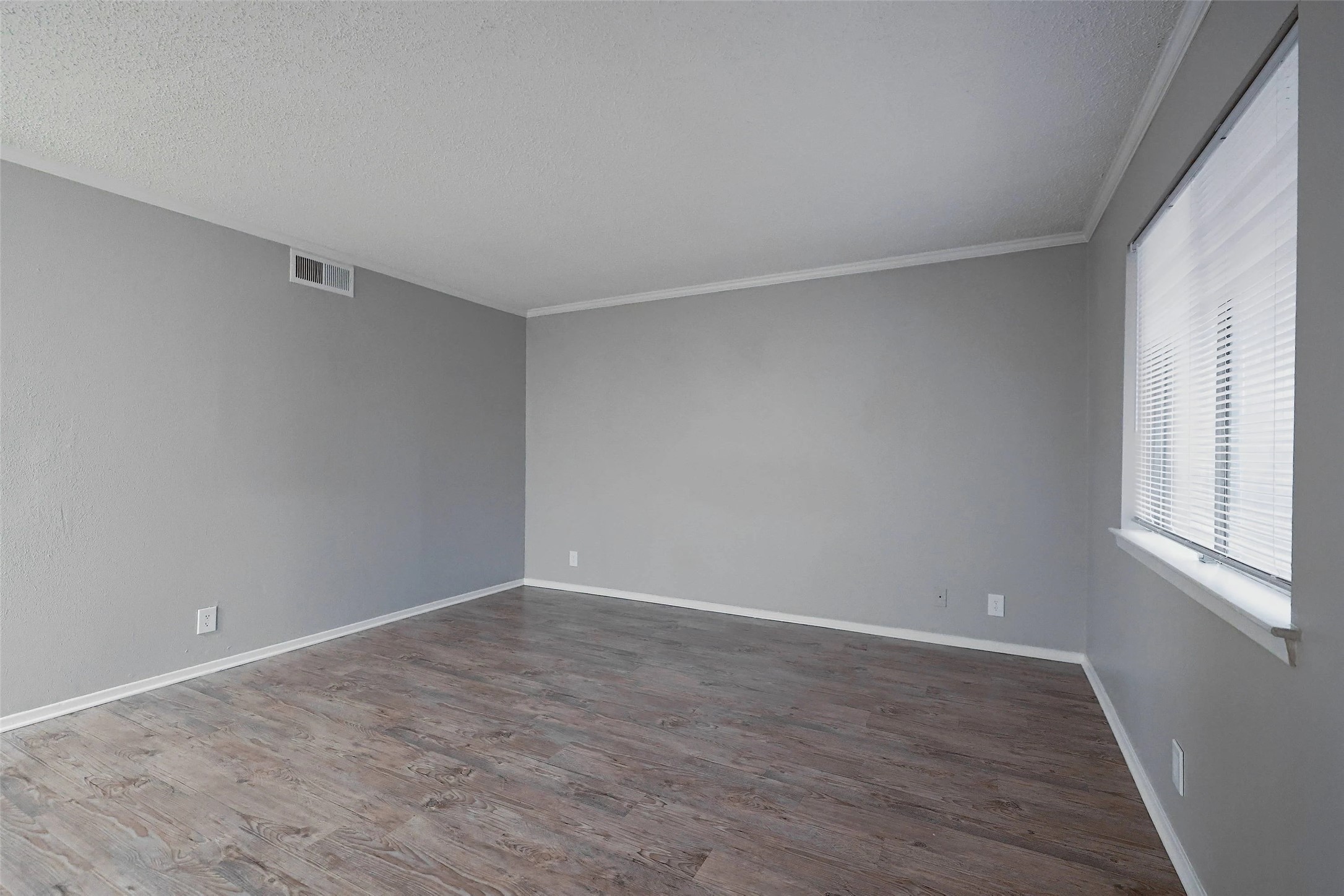 8100 North Mopac Expressway, Unit 7236 Austin, TX 78759 - Photo 11 of 24 a view of an empty room with wooden floor and a window