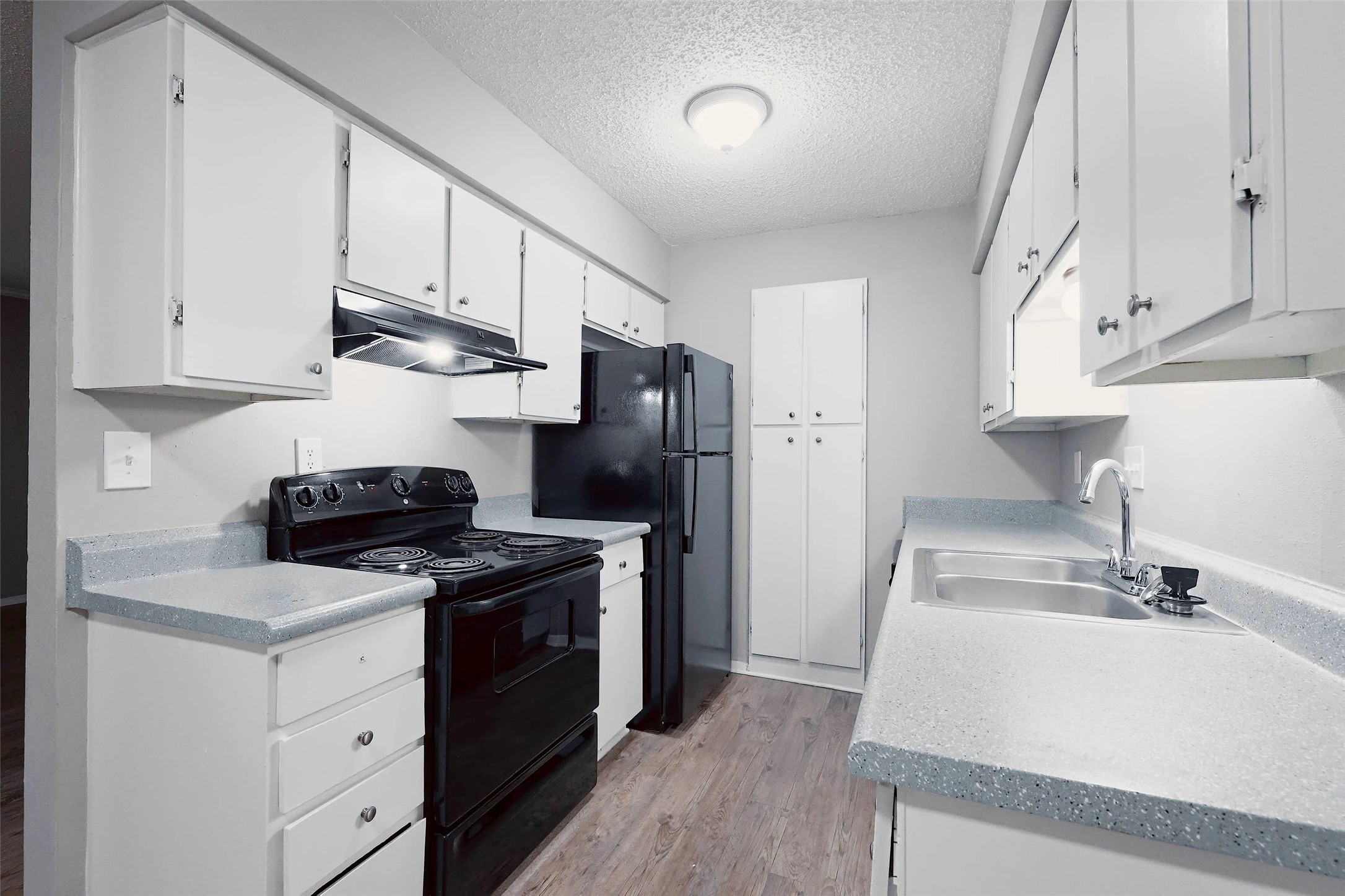 8100 North Mopac Expressway, Unit 7236 Austin, TX 78759 - Photo 14 of 24 a kitchen with stainless steel appliances granite countertop a sink stove and refrigerator