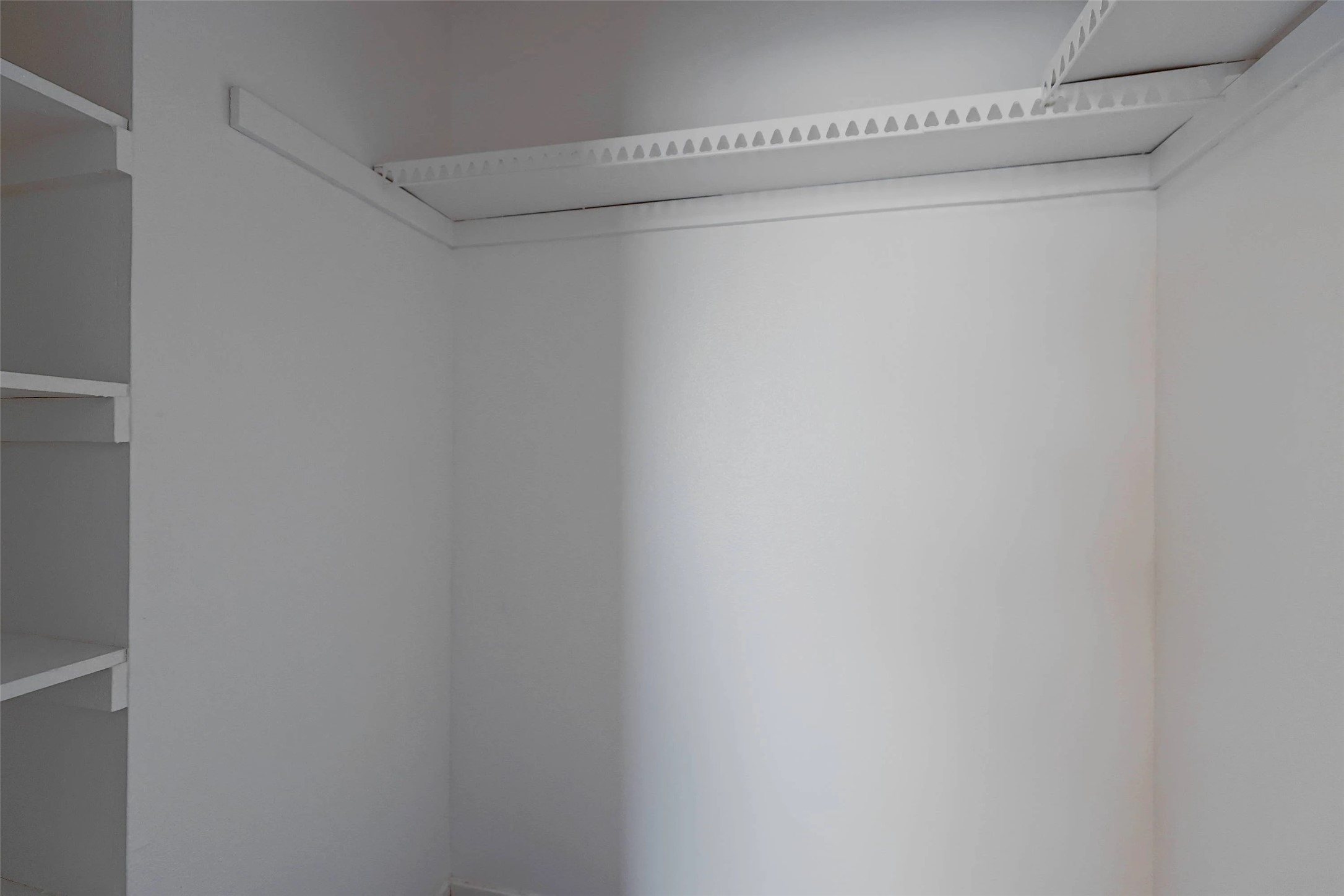 8100 North Mopac Expressway, Unit 7236 Austin, TX 78759 - Photo 21 of 24 a close view of closet