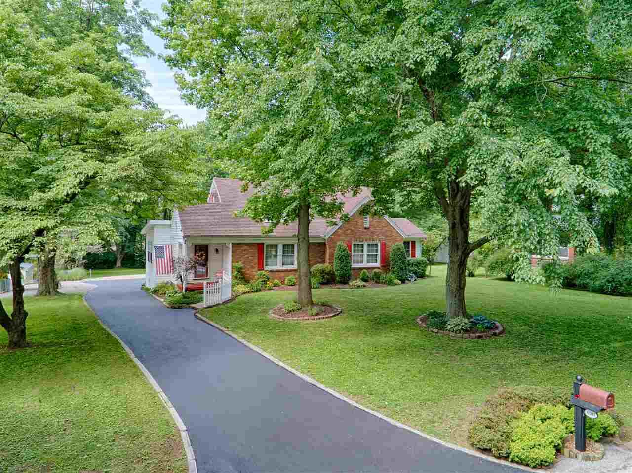 6501 Newburgh Road Evansville, IN 47715 - Photo 2 of 31 Gallery Image 2