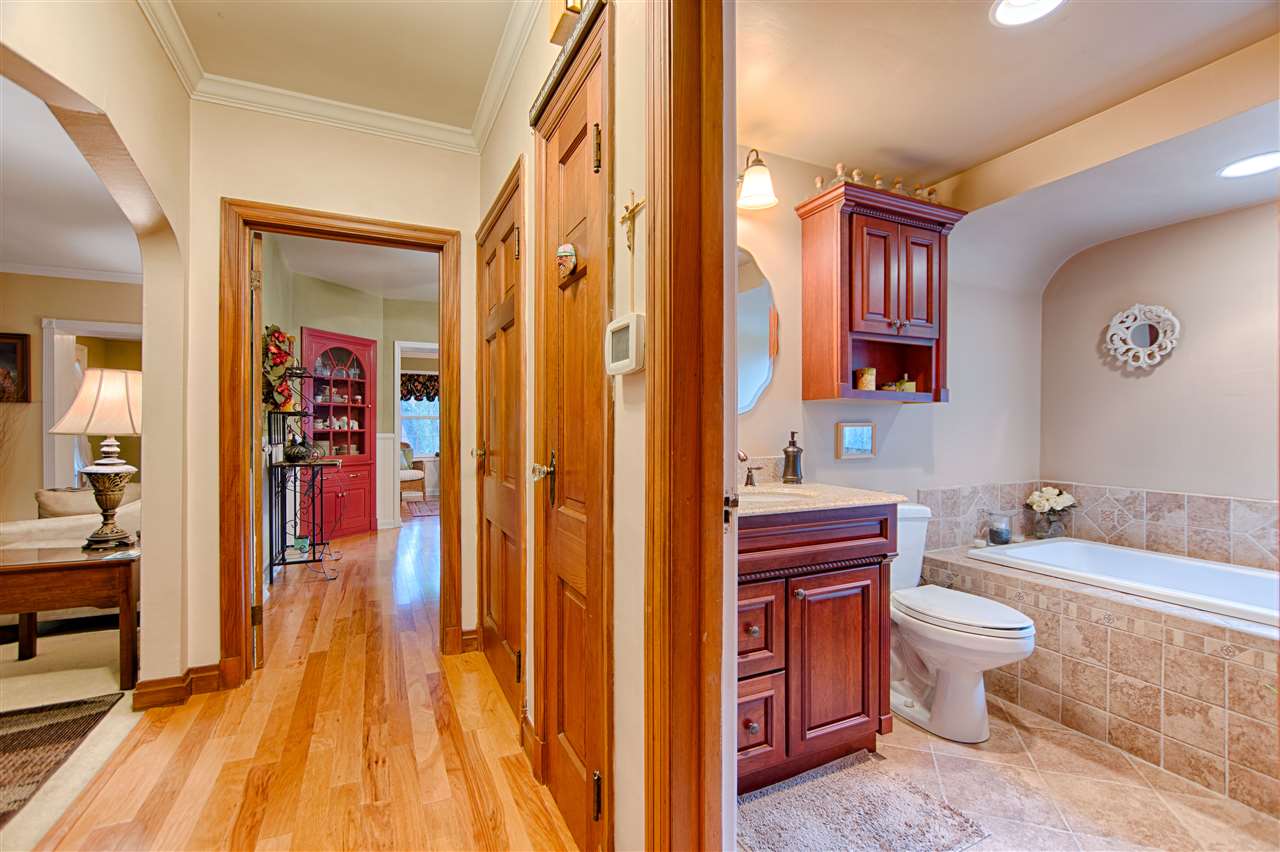 6501 Newburgh Road Evansville, IN 47715 - Photo 13 of 31 Gallery Image 13