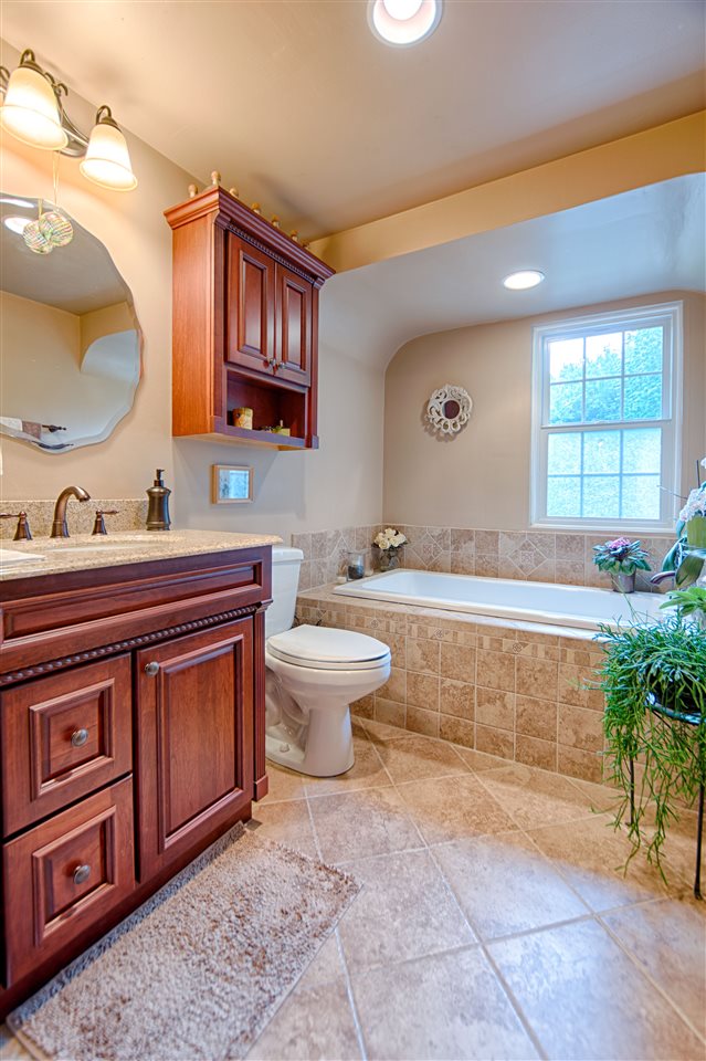 6501 Newburgh Road Evansville, IN 47715 - Photo 14 of 31 Gallery Image 14