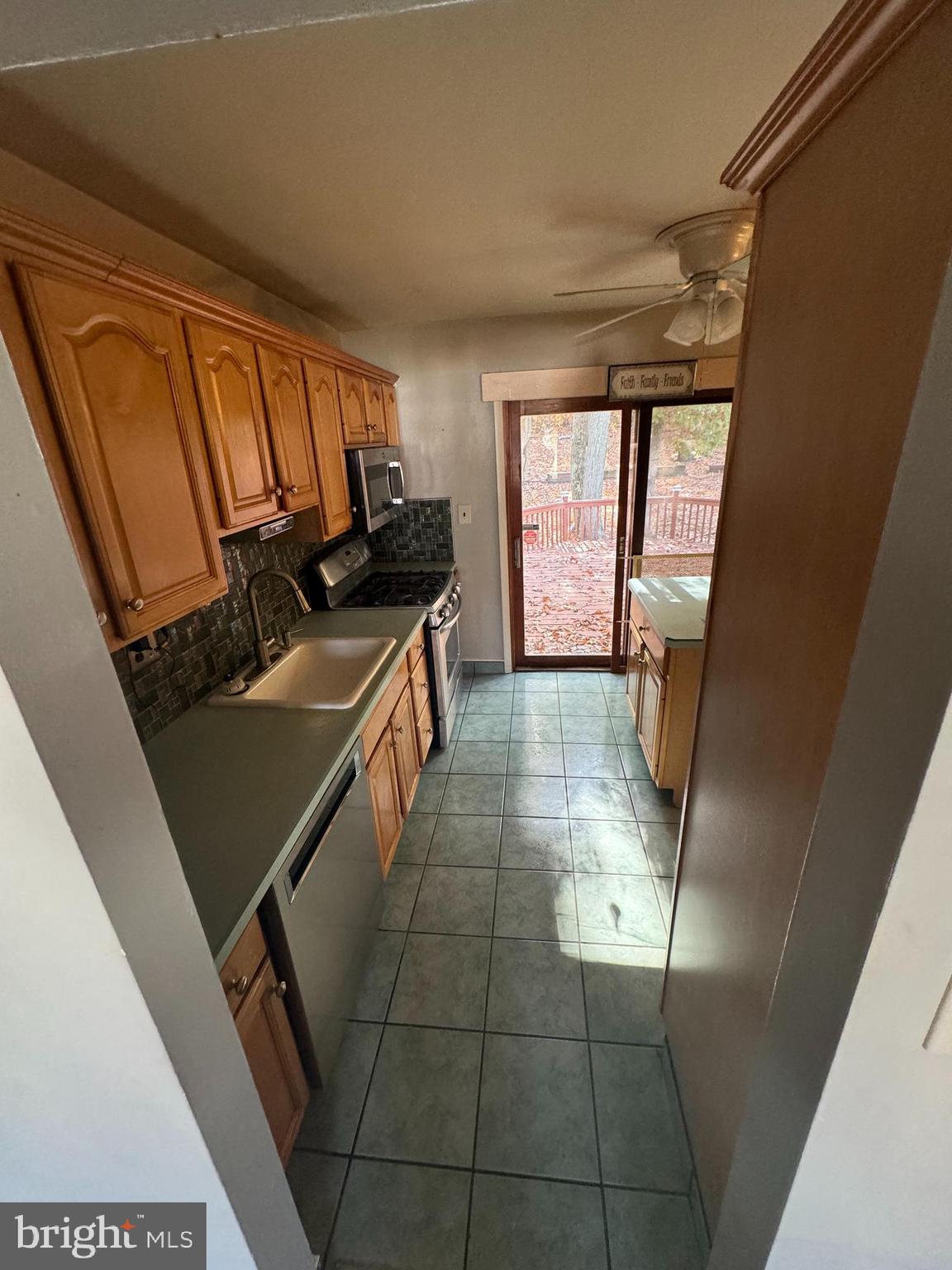 90 Trent Road Blackwood, NJ 08012 - Photo 12 of 24 kitchen