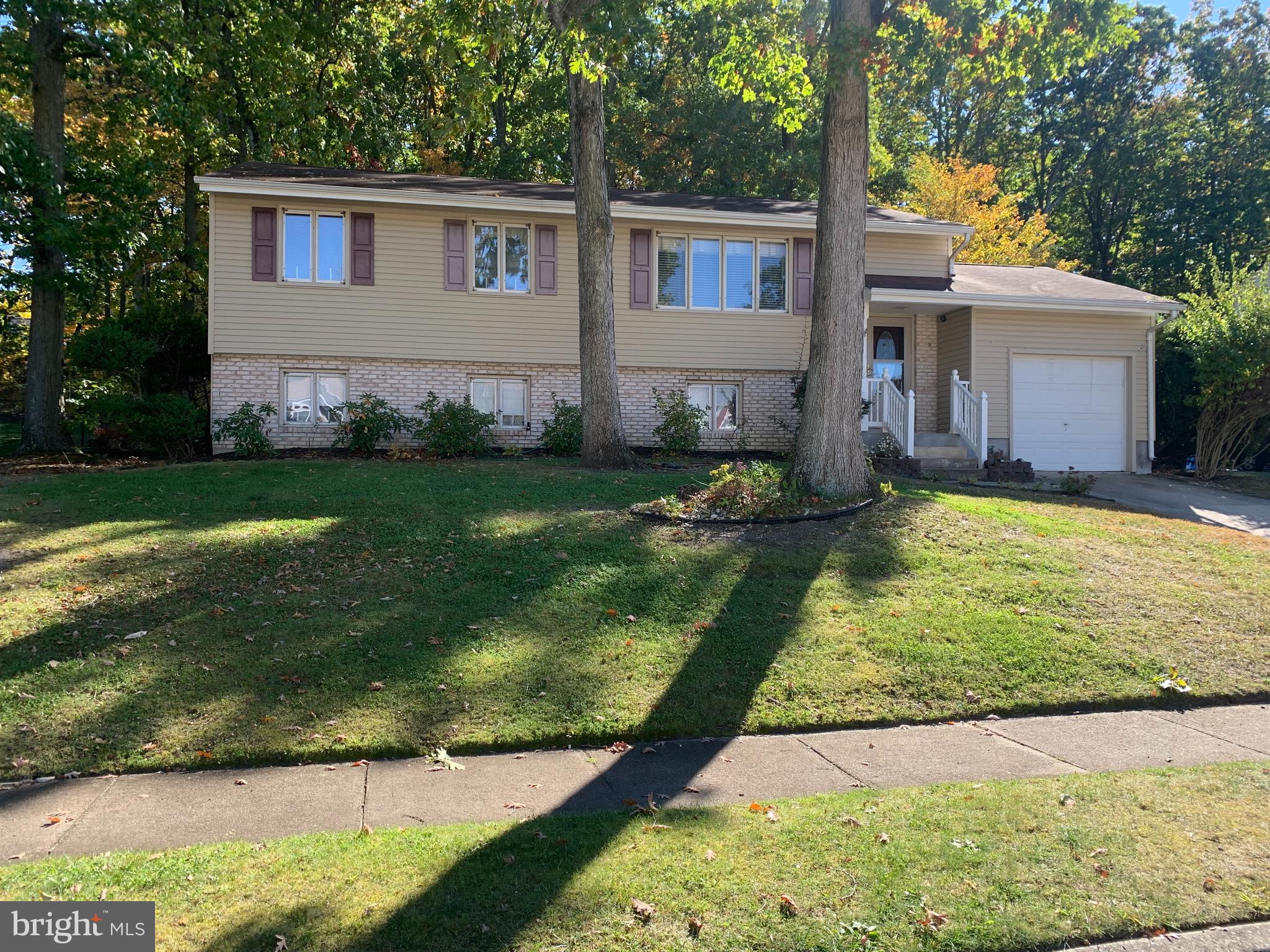 90 Trent Road Blackwood, NJ 08012 - Photo 3 of 24 front yard