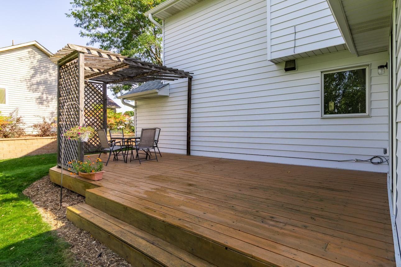 8944 St Croix Road Woodbury, MN 55125 - Photo 7 of 17