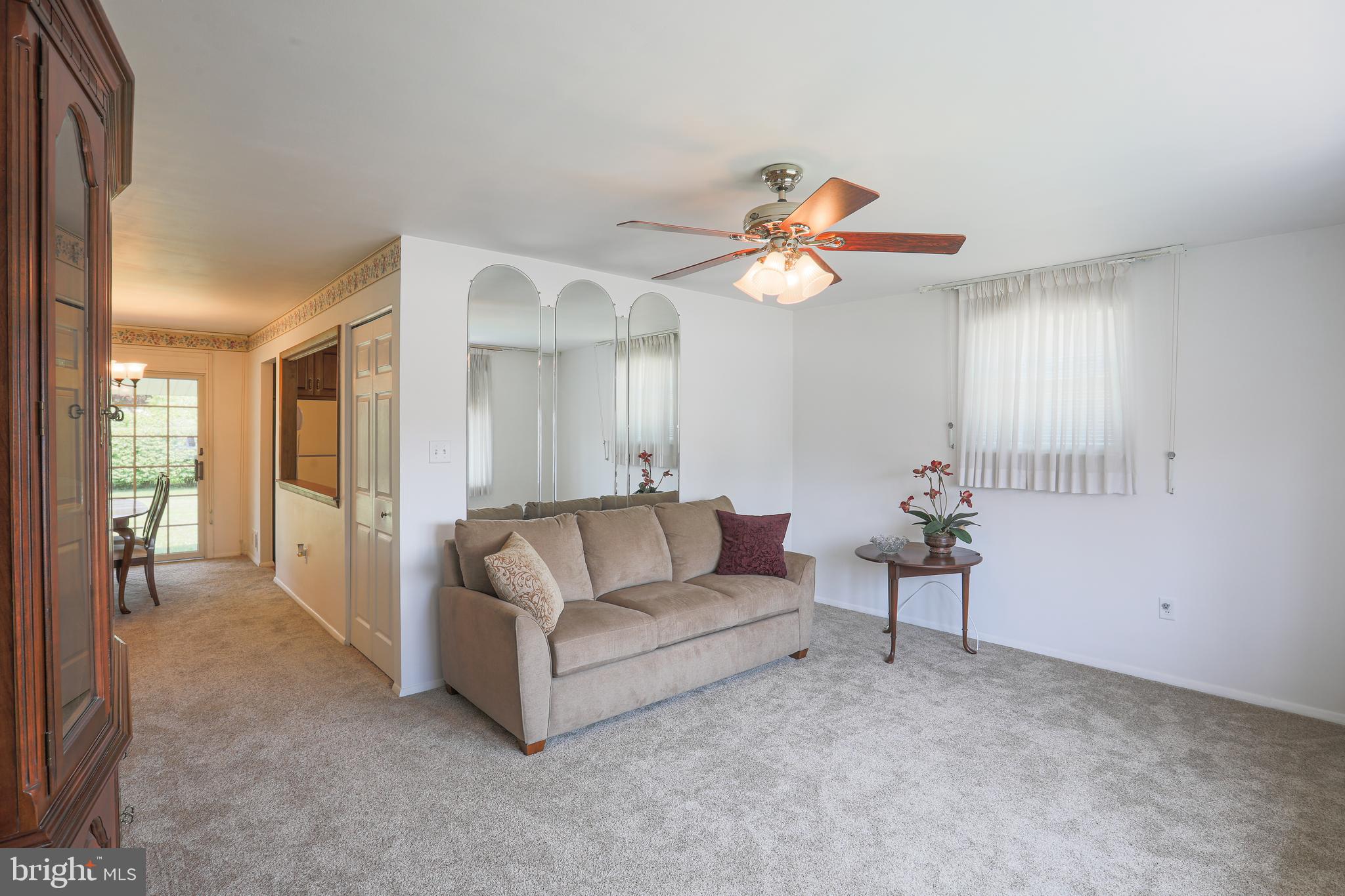 9656 Dundawan Road Baltimore, MD 21236 - Photo 6 of 36 Living Room