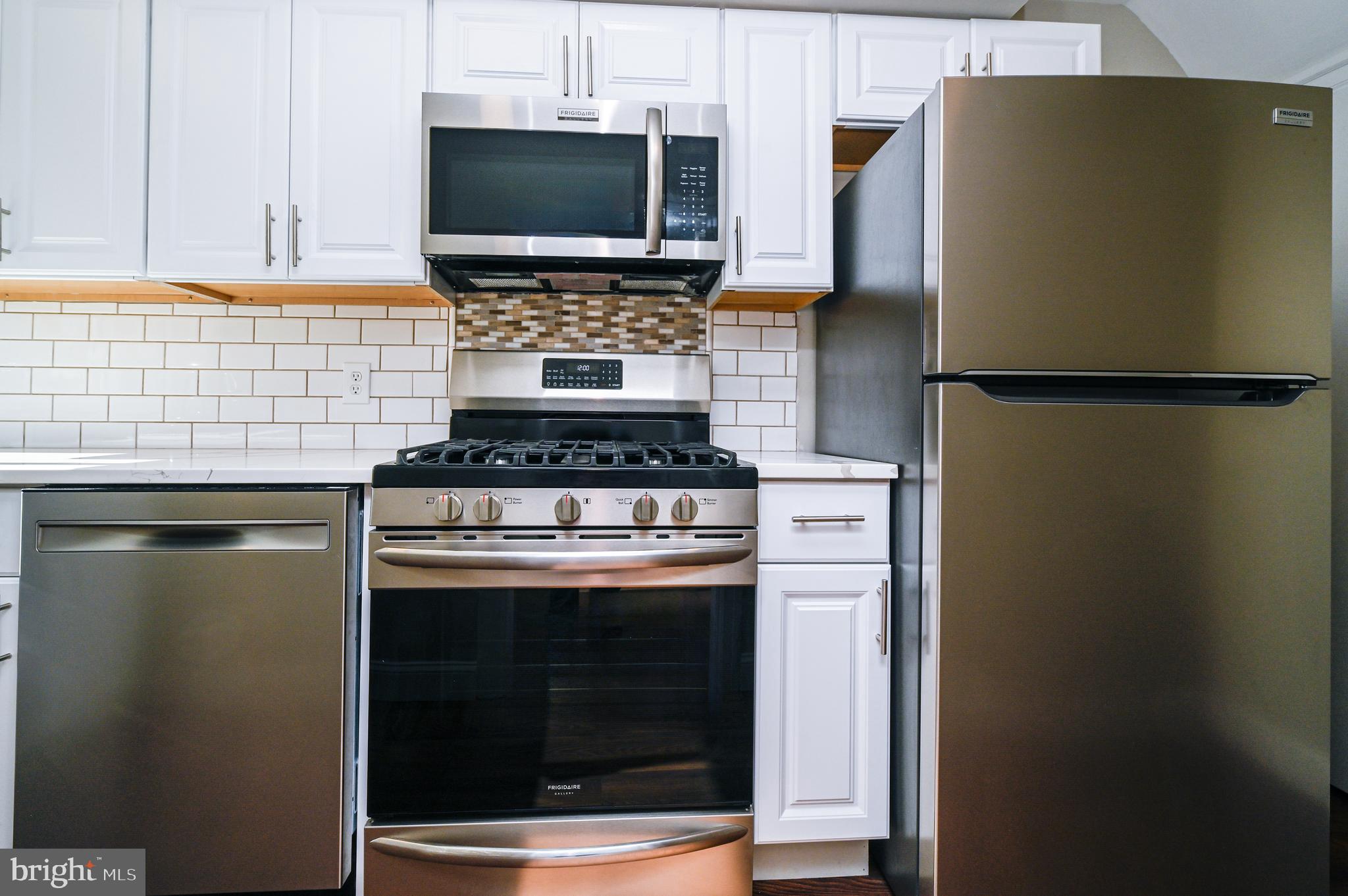 7158 Radbourne Road Upper Darby, PA 19082 - Photo 6 of 28 Quartz Countertops!