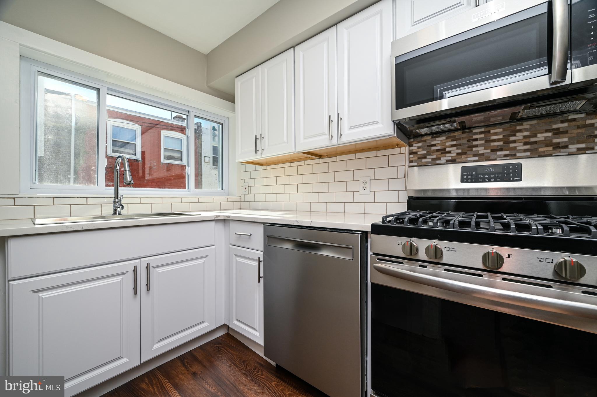 7158 Radbourne Road Upper Darby, PA 19082 - Photo 7 of 28 Beautiful backsplash!