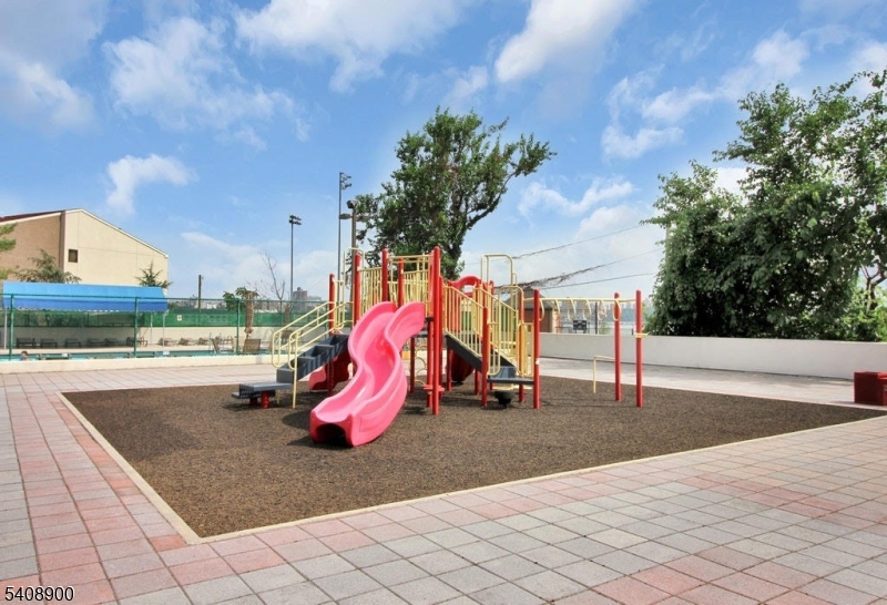 1203 River Road, Unit 19K Edgewater, NJ 07020 - Photo 16 of 19 a park with lots of trees