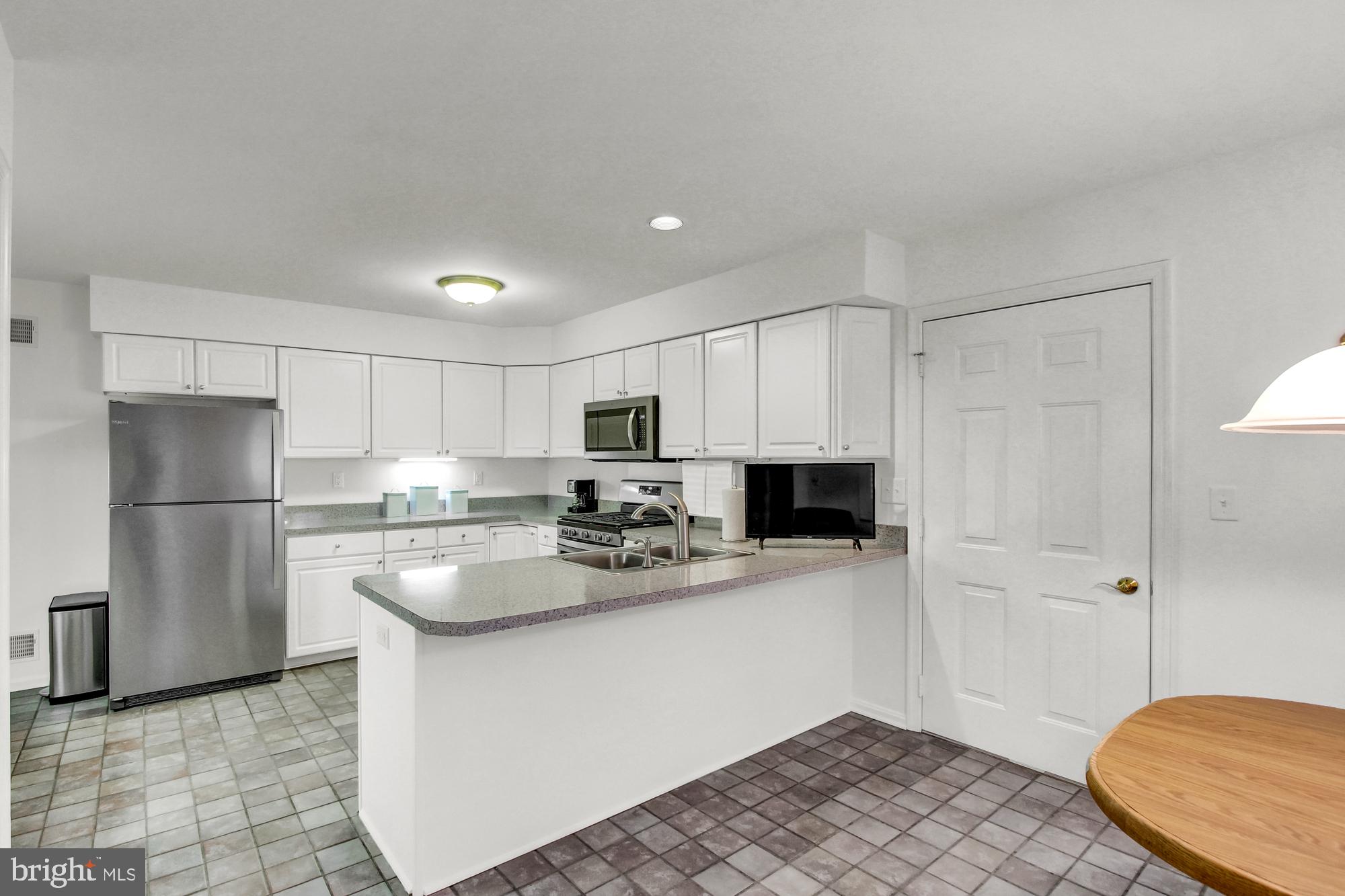 371 Tri Hill Road, Unit 6 York, PA 17403 - Photo 7 of 28 Gallery Image 7