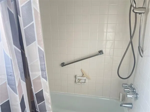 $1,300 | 655 Park Circle, Bradenton, FL 34207