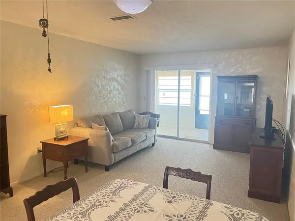 $1,300 | 655 Park Circle, Bradenton, FL 34207