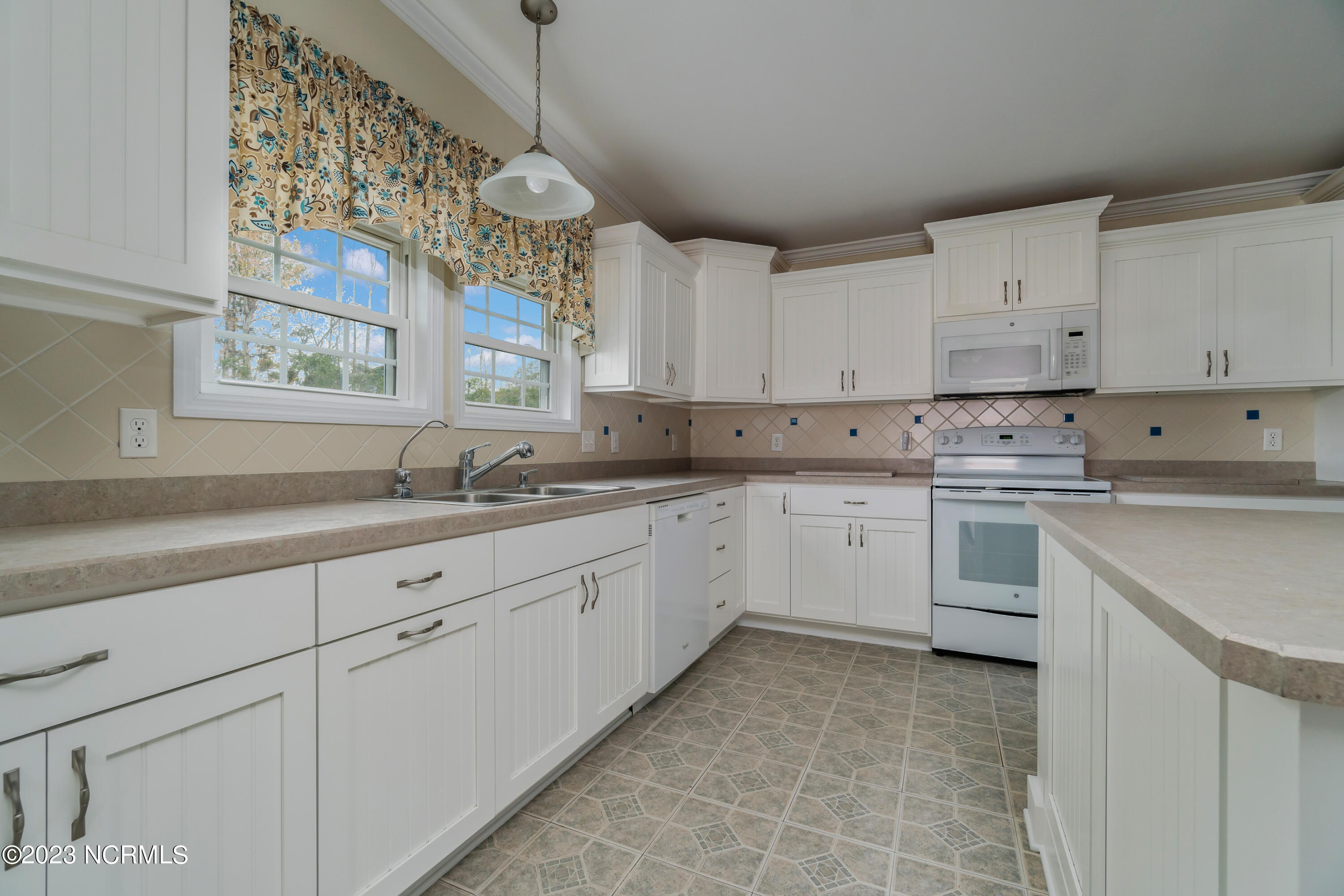 5743 Neuse Road Grantsboro, NC 28529 - Photo 16 of 28 Chill Photo_-48