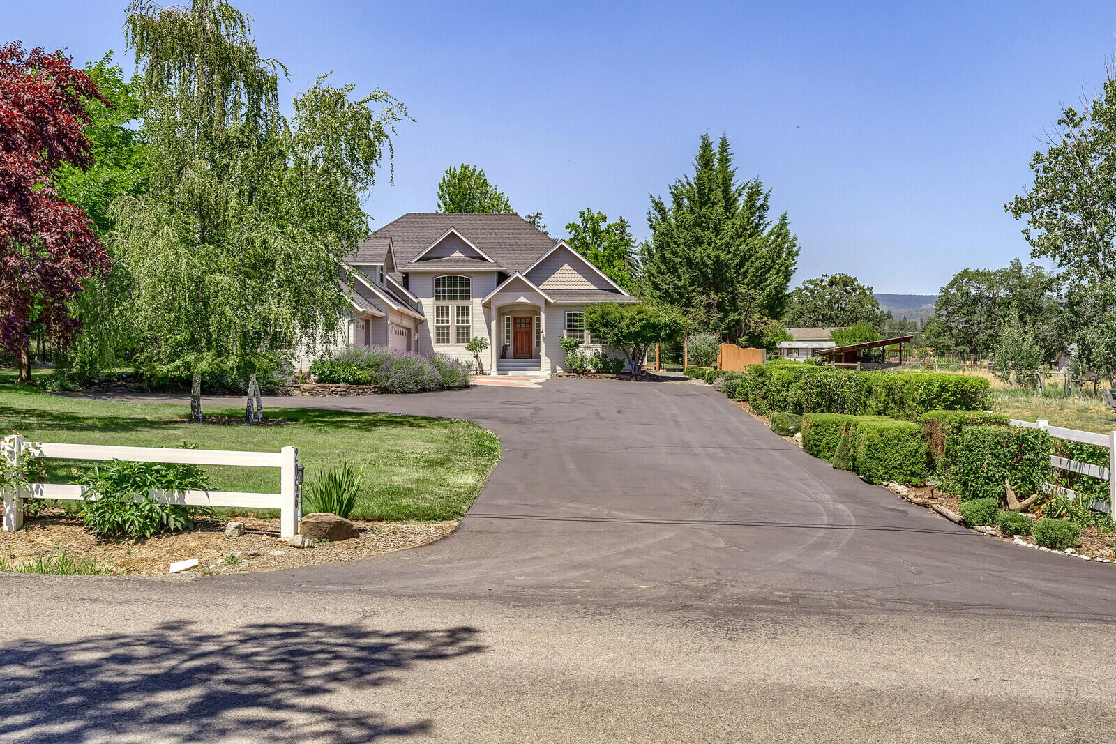 2056 Knowles Road Medford, OR 97501 - Photo 1 of 35 So much curb appeal!