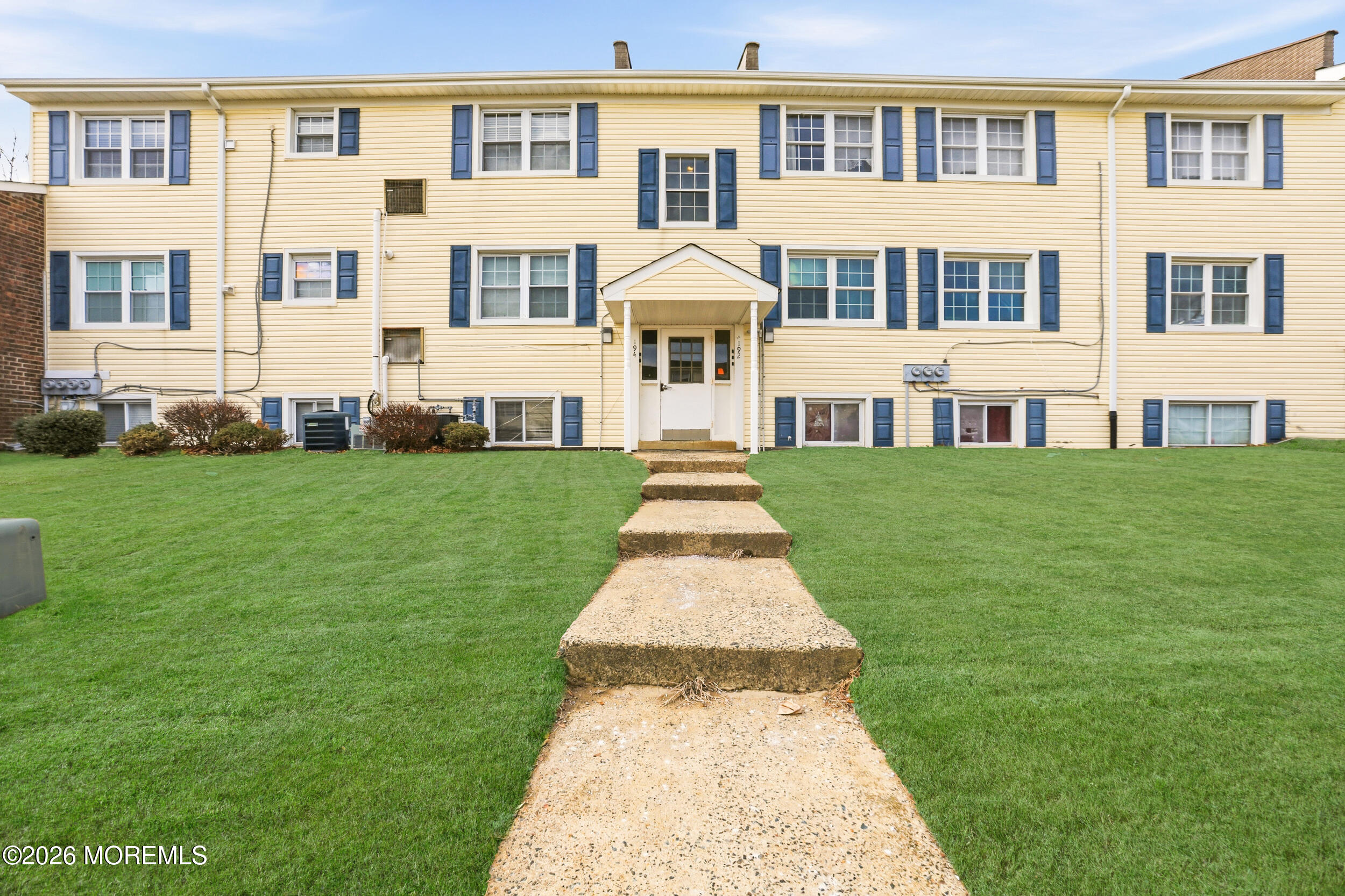 194 Sawmill Road, Unit 480 Brick, NJ 08724 - Photo 2 of 20 a front view of a house with a garden
