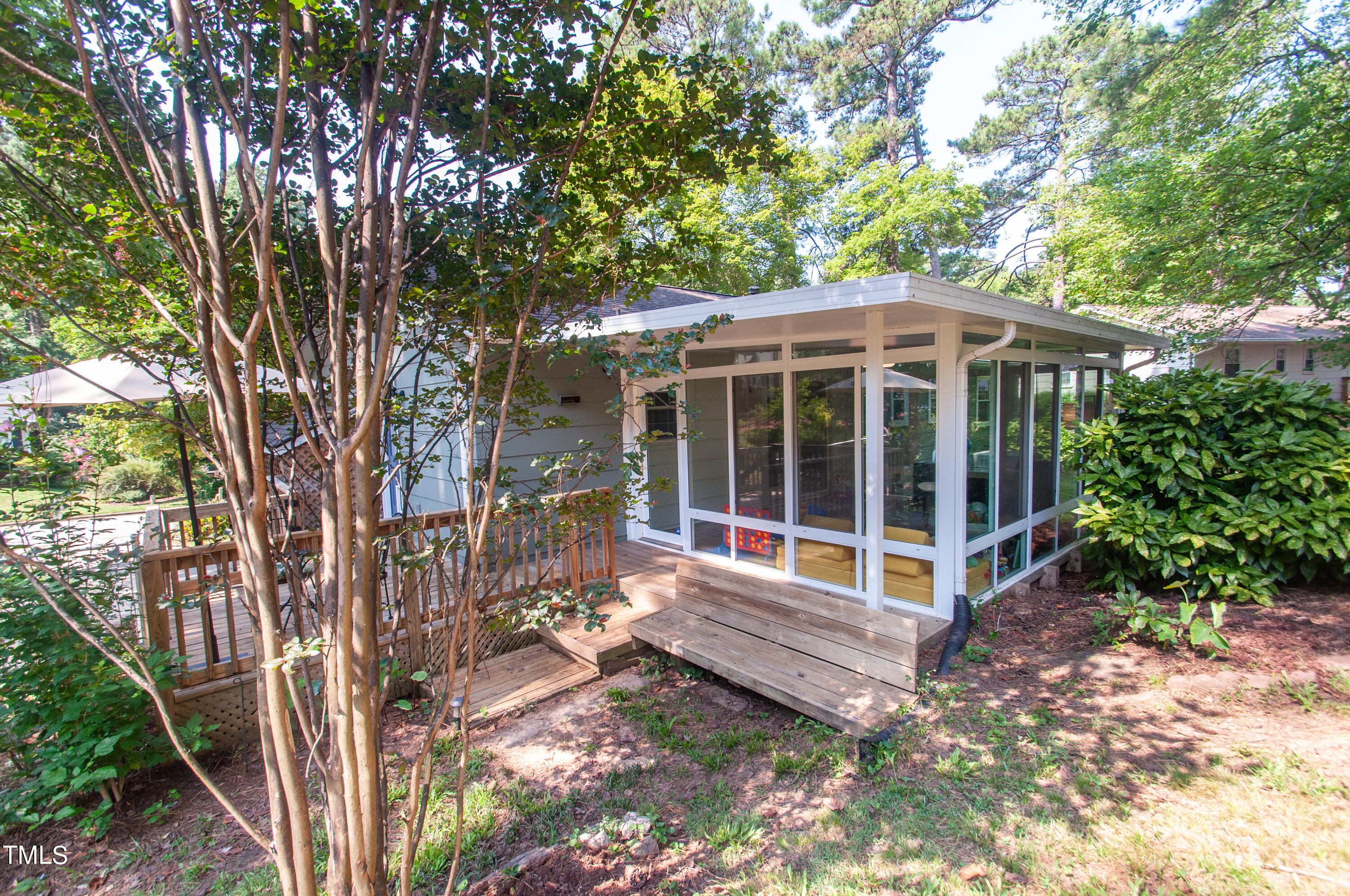 5817 Caledonia Street Raleigh, NC 27609 - Photo 24 of 46 Enclosed Porch (3)