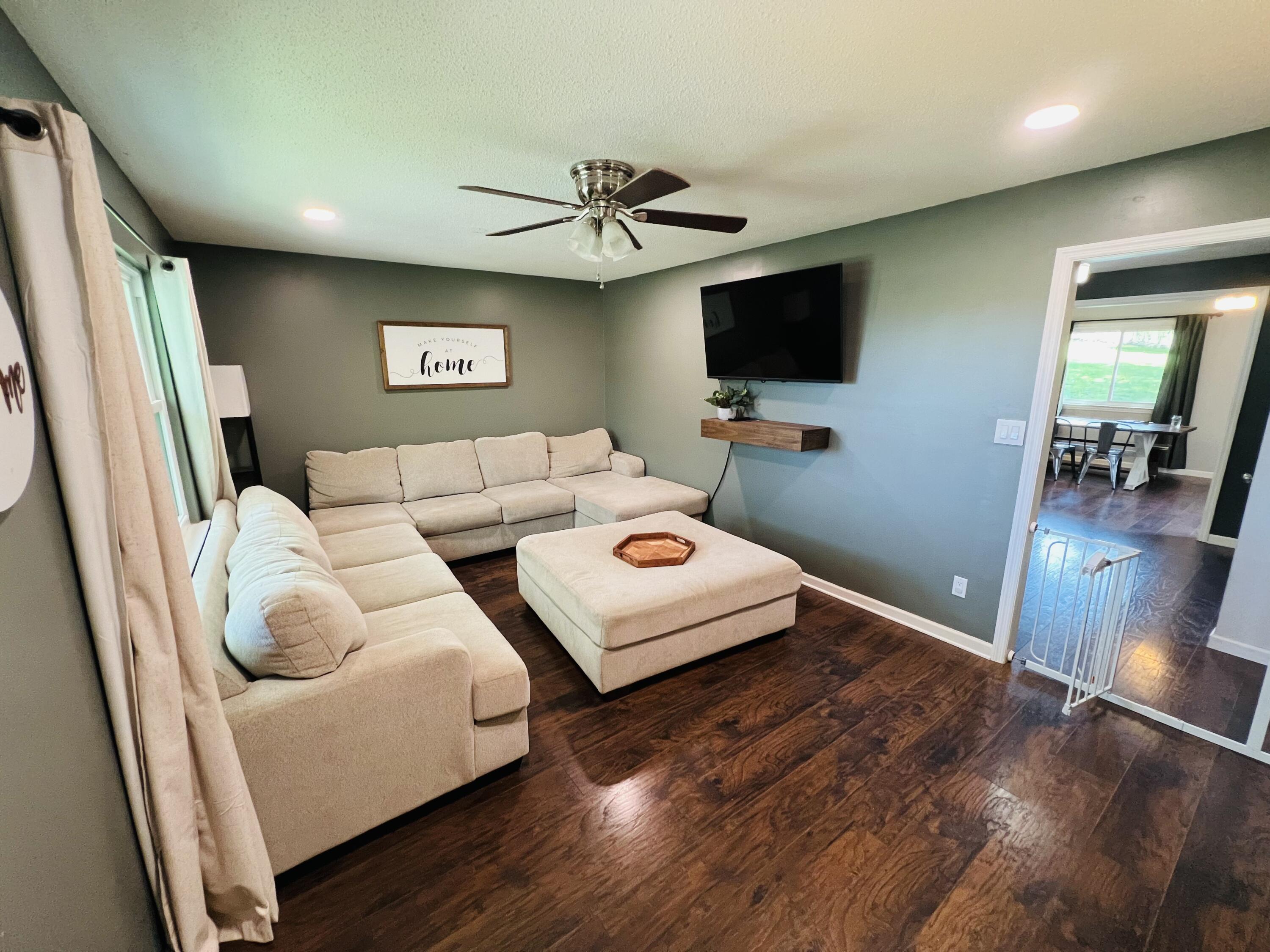 733 Holcomb Road Ringgold, GA 30736 - Photo 7 of 43 Great Room as you enter