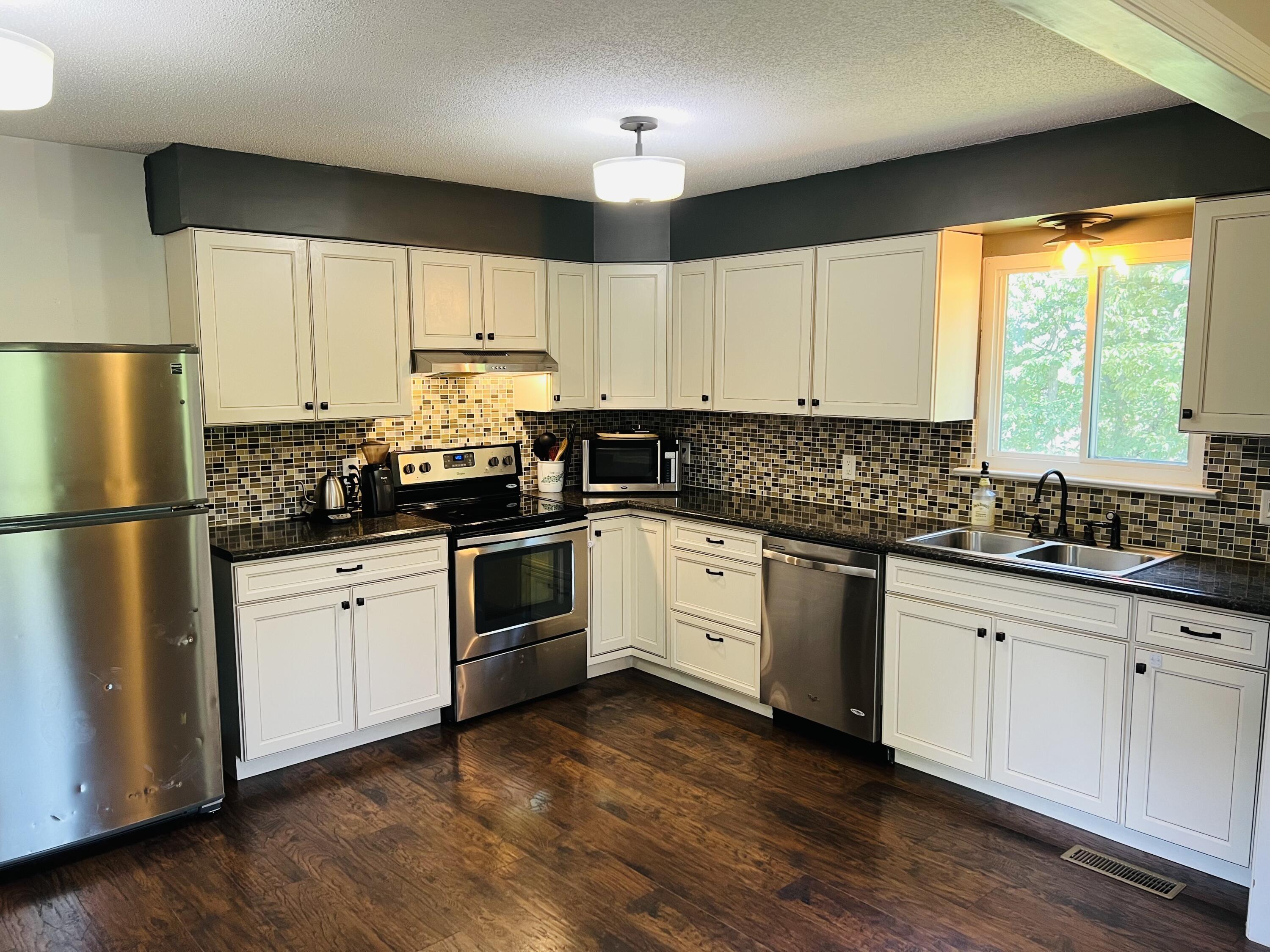 733 Holcomb Road Ringgold, GA 30736 - Photo 8 of 43 Stunning kitchen