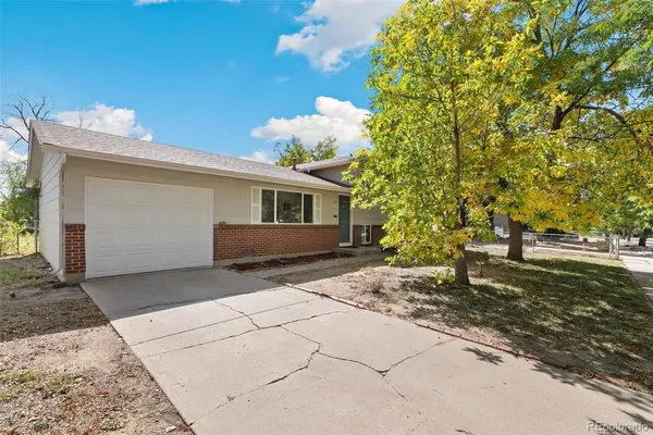a view of backyard of house