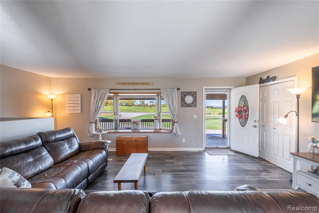 4985 Hollenbeck Road Columbiaville, MI 48421 - Photo 8 of 35