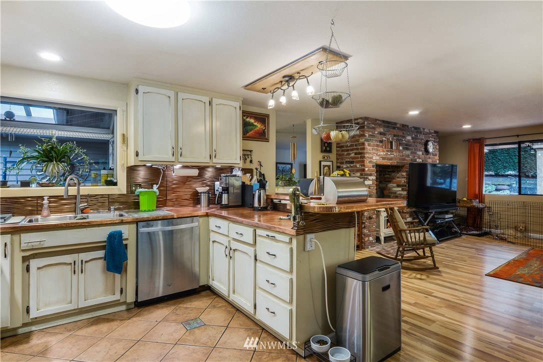 22508 Brier Road Brier, WA 98036 - Photo 10 of 25