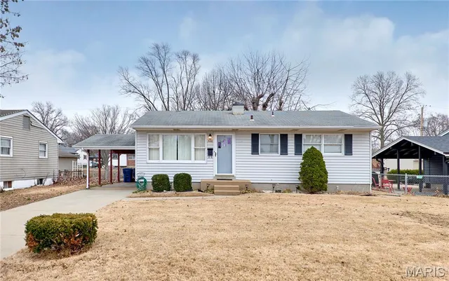 $1,400 | 300 South St Jacques Street, Florissant, MO 63031