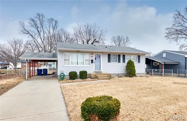 $1,400 | 300 South St Jacques Street, Florissant, MO 63031