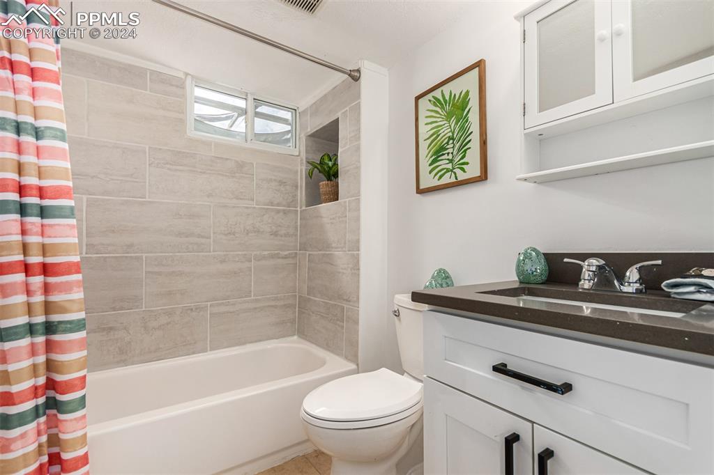 737 Utica Street Denver, CO 80204 - Photo 29 of 41 a bathroom with a sink a toilet and a bathtub