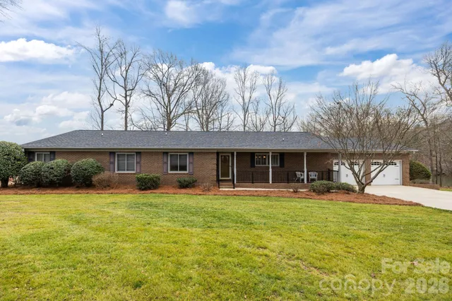 $975,000 | 8420 Catawba Cove Drive, Belmont, NC 28012