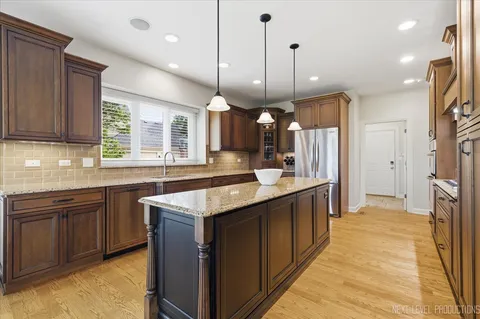 $949,900 | 2460 Bird Lane, Batavia, IL 60510
