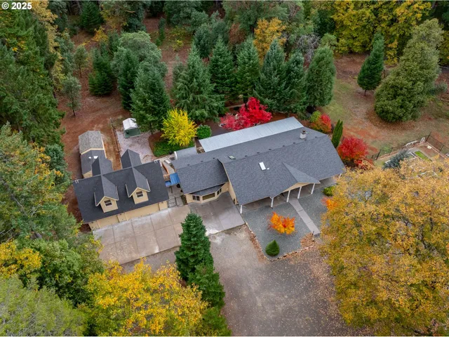 $600,000 | 335 Cornett Lane, Cave Junction, OR 97523