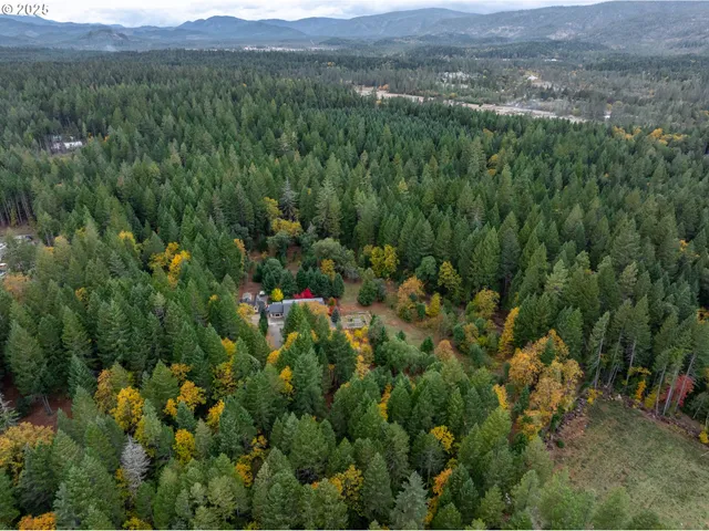 $600,000 | 335 Cornett Lane, Cave Junction, OR 97523