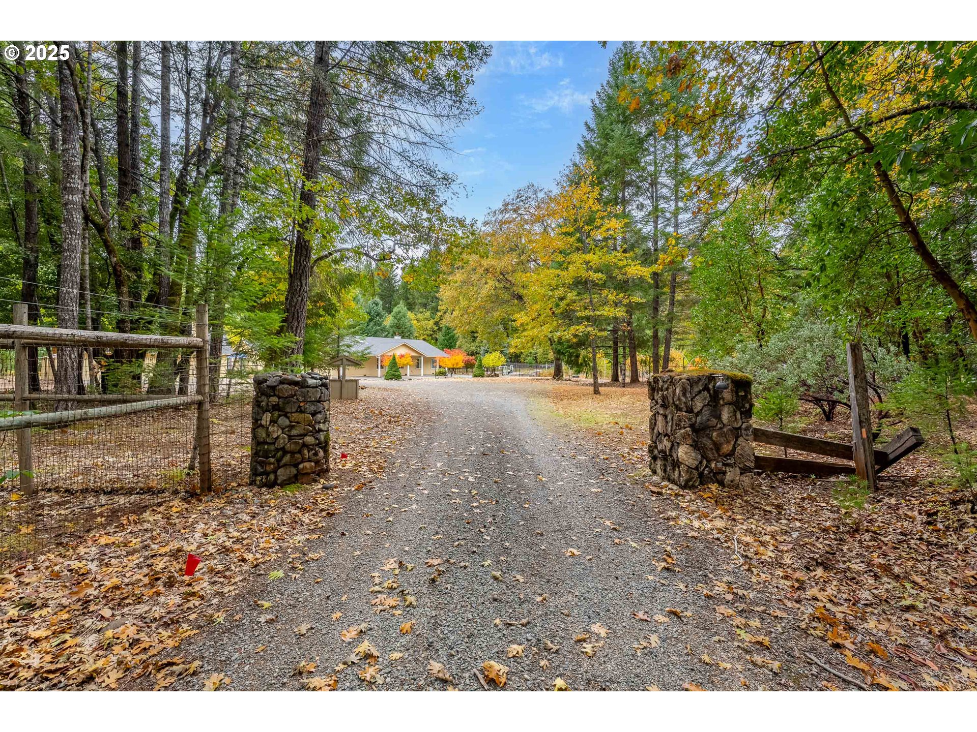 335 Cornett Lane Cave Junction, OR 97523 - Photo 13 of 47