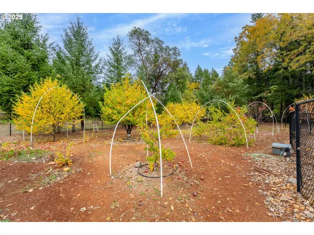 $600,000 | 335 Cornett Lane, Cave Junction, OR 97523
