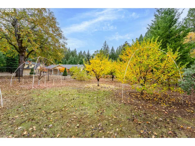 $600,000 | 335 Cornett Lane, Cave Junction, OR 97523