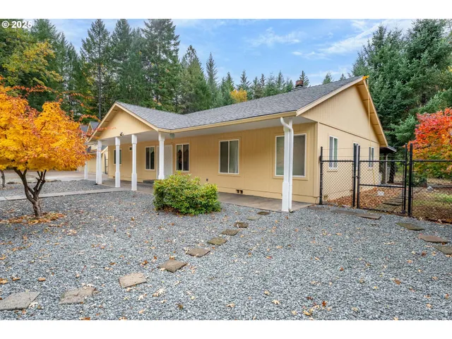 $600,000 | 335 Cornett Lane, Cave Junction, OR 97523