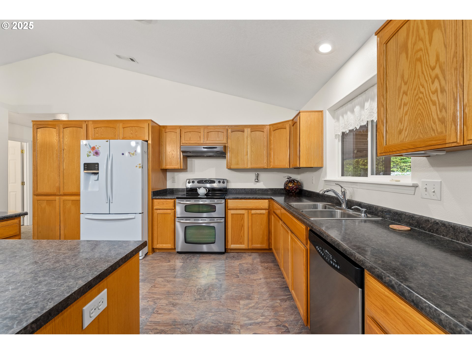 335 Cornett Lane Cave Junction, OR 97523 - Photo 29 of 47