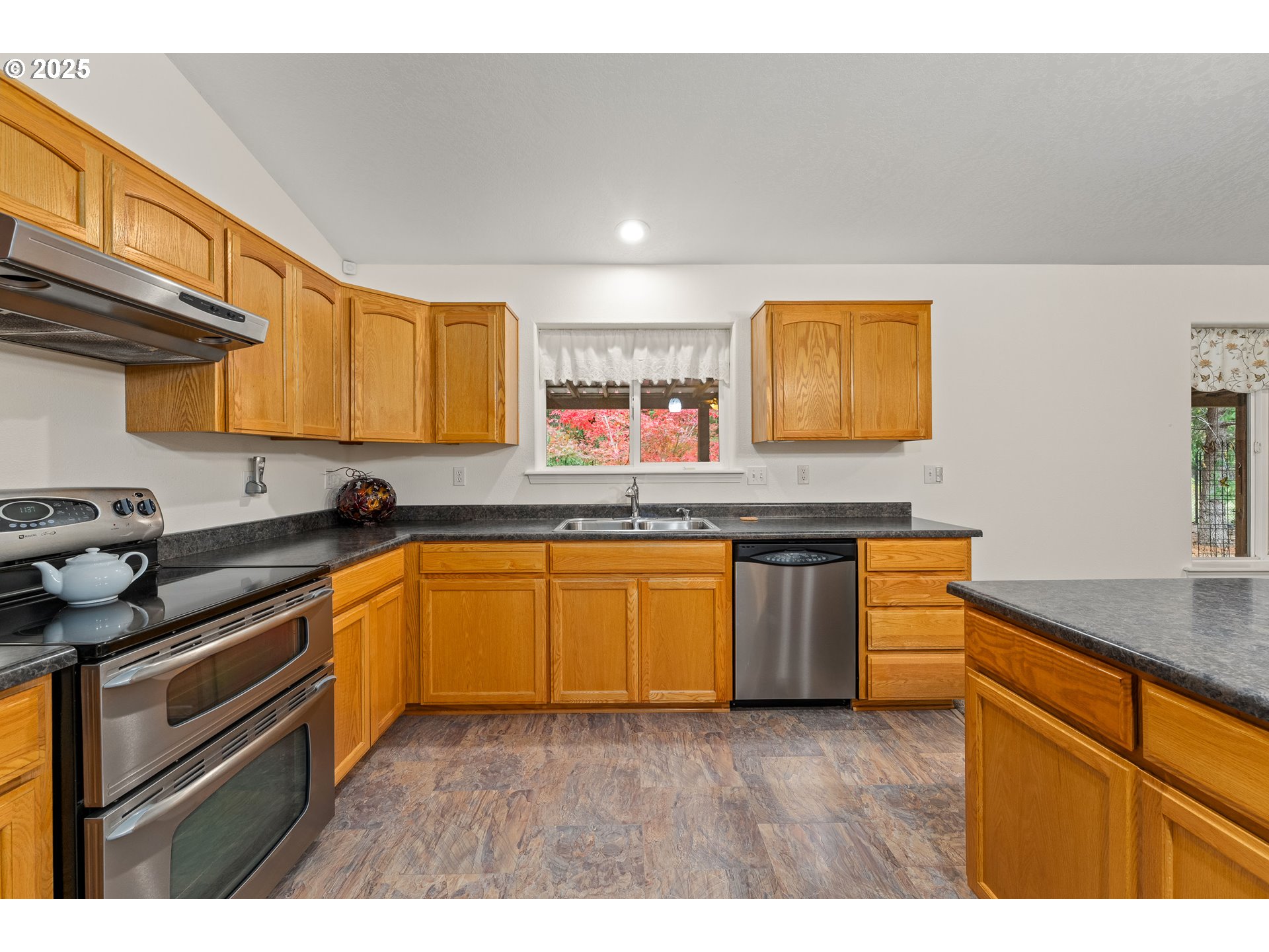 335 Cornett Lane Cave Junction, OR 97523 - Photo 31 of 47