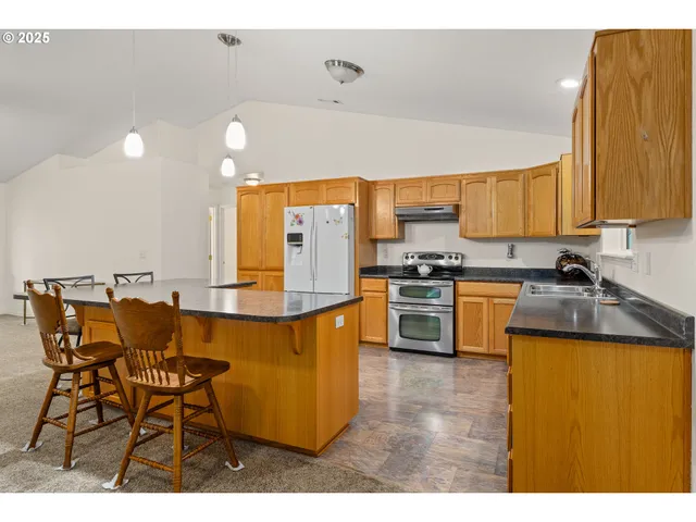 $600,000 | 335 Cornett Lane, Cave Junction, OR 97523