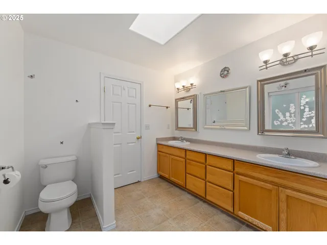 $600,000 | 335 Cornett Lane, Cave Junction, OR 97523