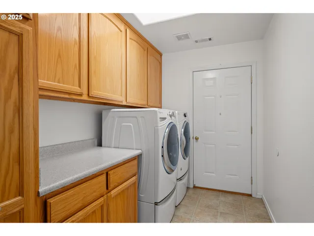 $600,000 | 335 Cornett Lane, Cave Junction, OR 97523