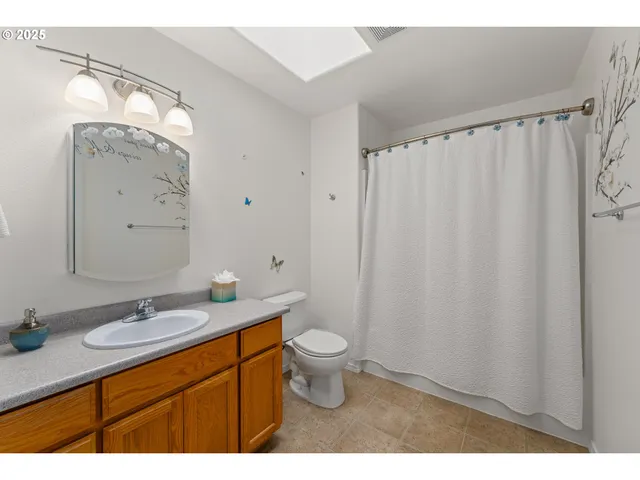 $600,000 | 335 Cornett Lane, Cave Junction, OR 97523