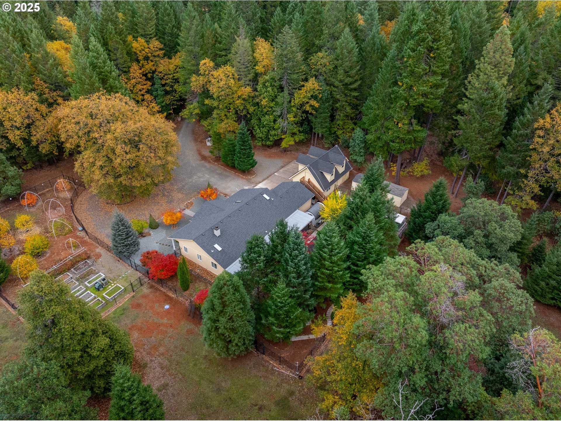 335 Cornett Lane Cave Junction, OR 97523 - Photo 8 of 47