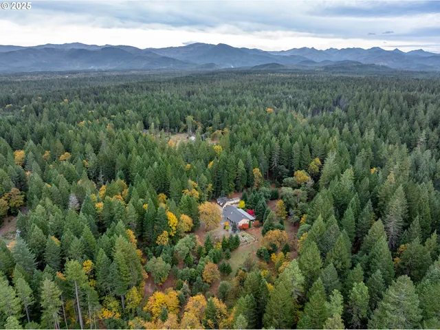 $600,000 | 335 Cornett Lane, Cave Junction, OR 97523